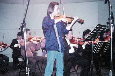 1997 - Em gravação com Macau Chamber Orchestra